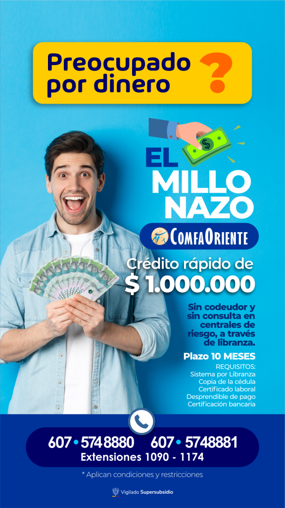 Hombre joven sonriente con billetes en abanico sobre fondo azul, anuncio de crédito $1.000.000 de ComfaOriente.