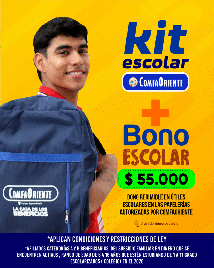 Joven sonriente con morral azul en anuncio amarillo que promociona kit escolar y bono de $55.000 de ComfaOriente.